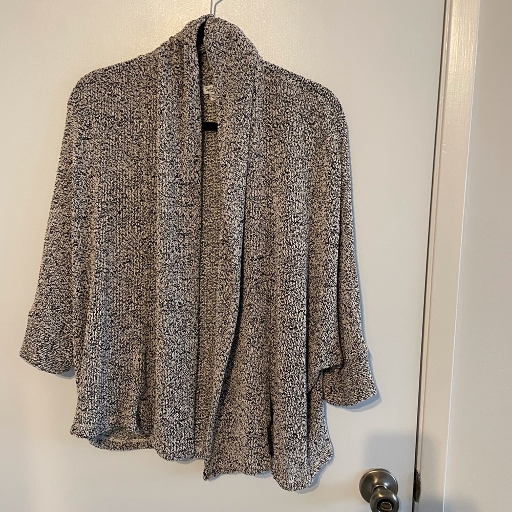 Splendid Sweater Black and Beige 3/4 sleeves raglan style